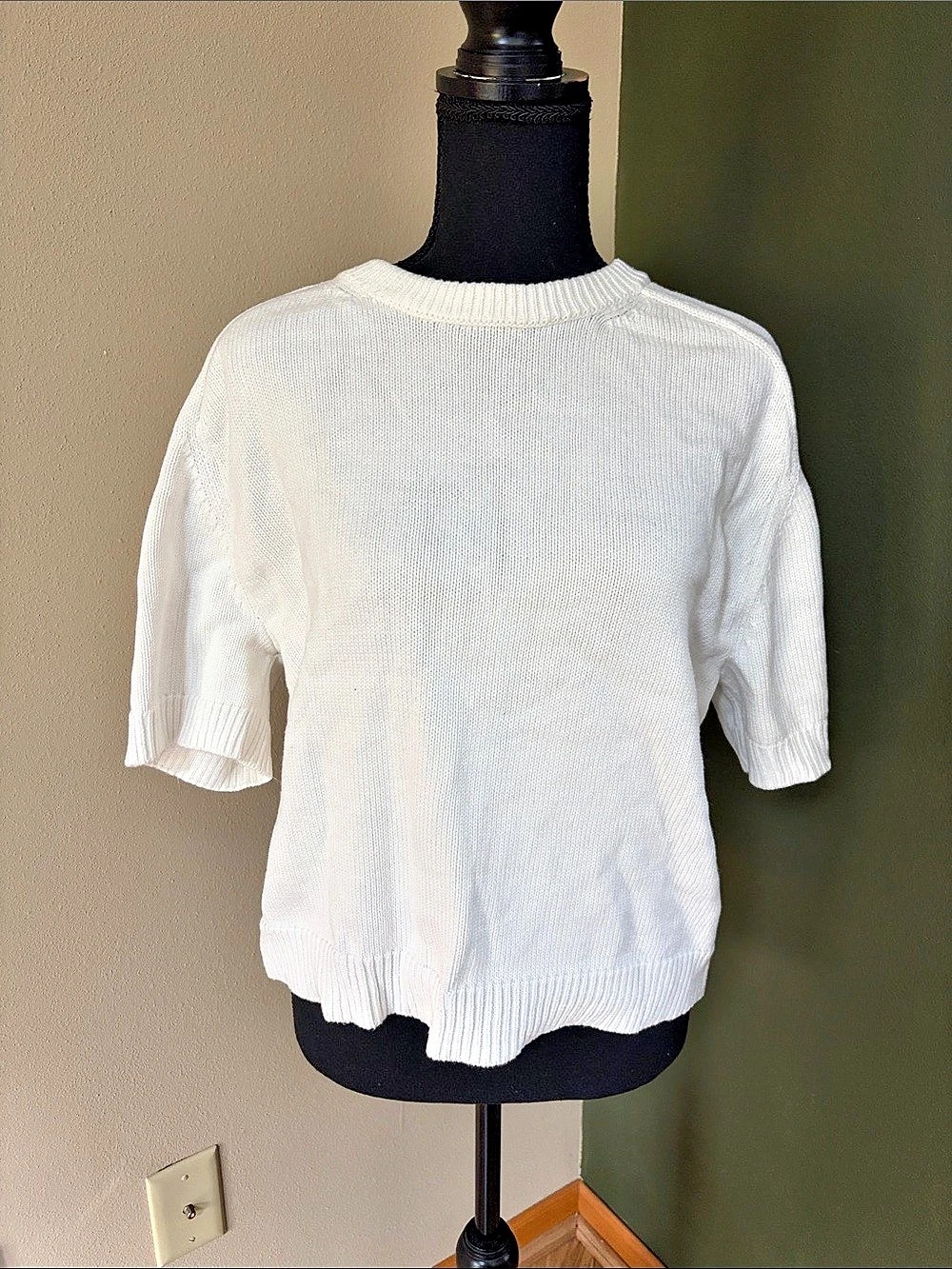 Abercrombie & Fitch White Short Sleeve Sweater